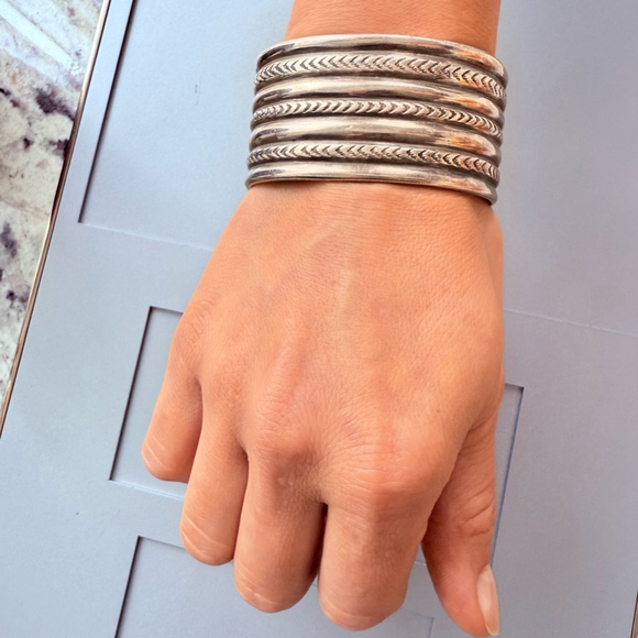 Native American Navajo BIG Handmade 7 Row Wide Arrow Sterling Silv Cuff Bracelet - Picture 4 of 12